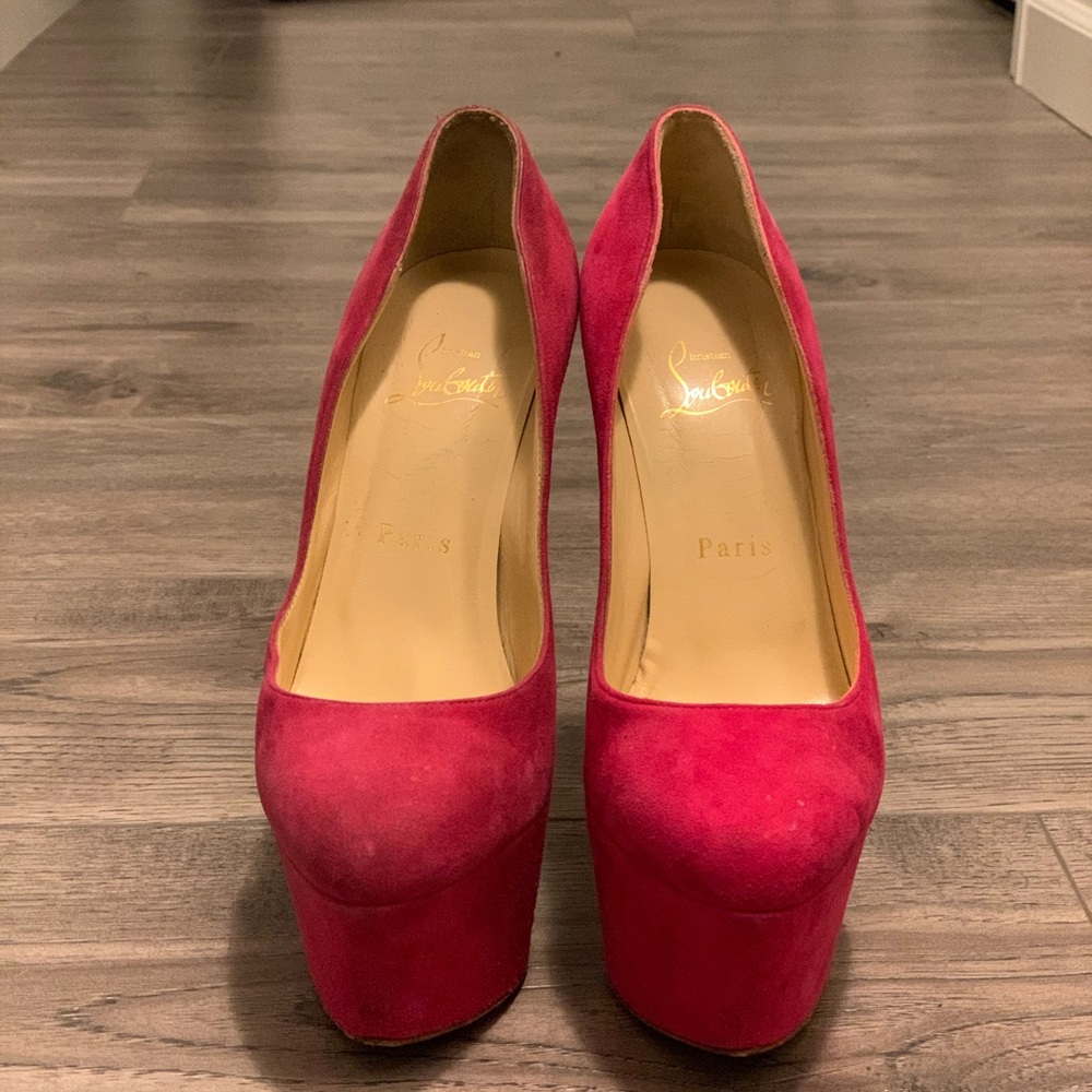 SOLD Christian Louboutin Daffodile Pumps